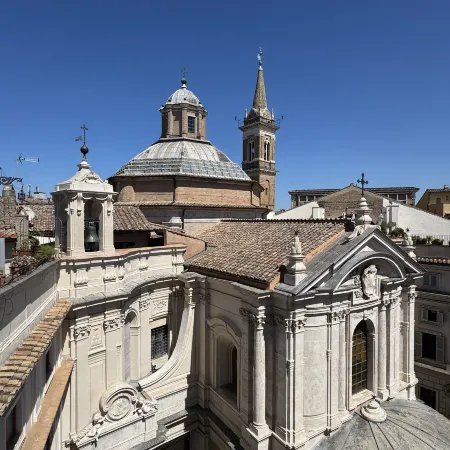Palazzo Gambirasi Luxury Suite Roma Отели рядом с достопримечательностью «Площадь Кавур»