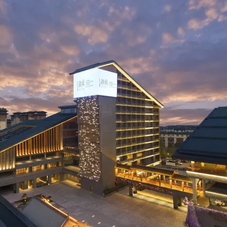 The Reserve Hotel Luoyang, Curio Collection by Hilton