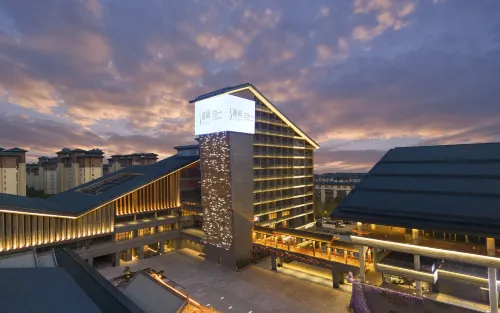 The Reserve Hotel Luoyang, Curio Collection by Hilton