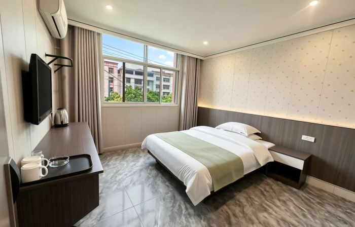 Wanzai Huadu Business Hotel