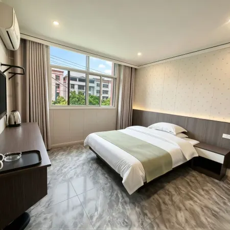 Wanzai Huadu Business Hotel