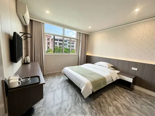 Wanzai Huadu Business Hotel