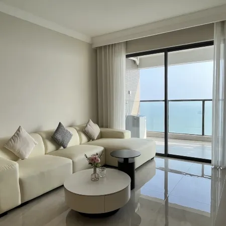 Royal Sea No.1 Sea-view Executive Apartment
