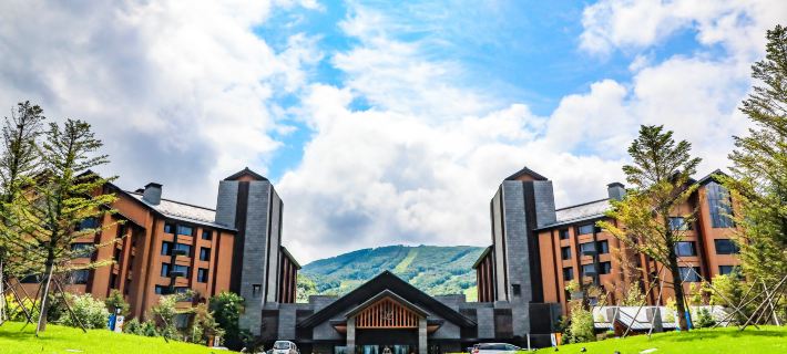 Lake Songhua Seibu Prince Hotel Hotele w: Jilin