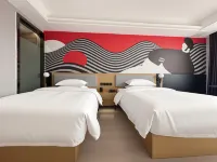 Junyi Hotel (Baokang Xiemazhen) - balcony