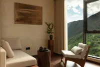 Cloudrest Moon Cliff Lodge