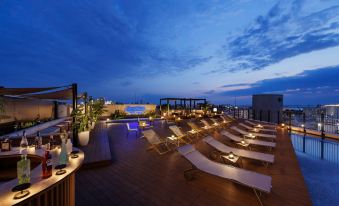 South Gate Hotel Okinawa Naha Tomari Port (Direct Access to Tomarin)