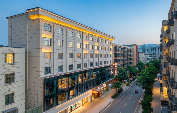 Magnotel Hotel (Zhushan Bus Passenger Station Shiyang Road)