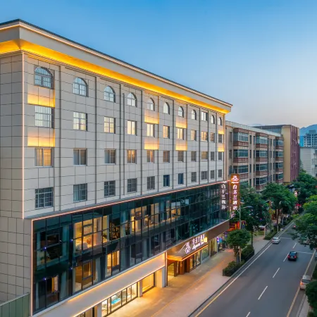 Magnotel Hotel (Zhushan Bus Passenger Station Shiyang Road)