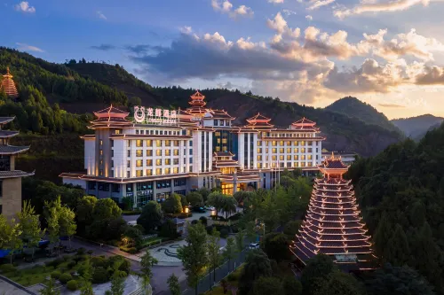 Longdu Jingyi International Resort Hotel （Ethnic Culture Park Branch） - Bintang 5