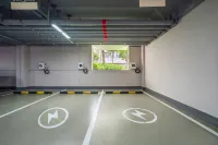 Peak Forest Lake Hotel (Xingyi South Railway Station & Wanfenglin Airport Branch) - Parkplatz