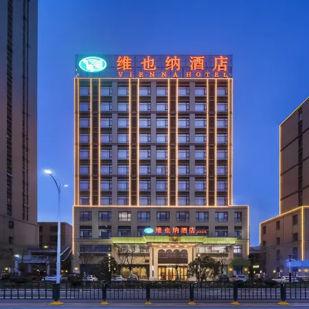 Vienna Hotel（ Xuancheng High-speed Railway Station Guogou Square Branch）