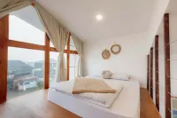Linggayoni Cottage Dieng - balcony
