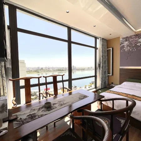 Banjiang Four Seasons Homestay (Yalu River Broken Bridge Scenic Area)