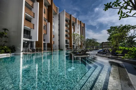 ISanook Resort & Suites Hua Hin Отели рядом с достопримечательностью «Sai Noi Beach»