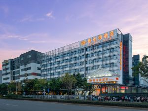 Vienna Hotel (Shenzhen Fuyong Metro Station)