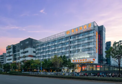 Vienna Hotel (Shenzhen Fuyong Metro Station) Hotels near Shenzhenjichangbei Railway Station