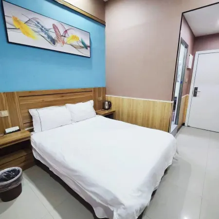 Youth Hotel (Shenqiu North Station Longding Guomao)