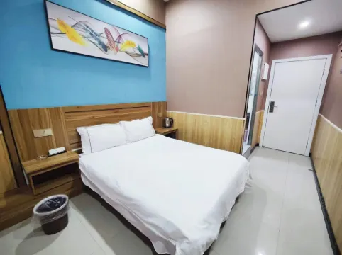 Youth Hotel (Shenqiu North Station Longding Guomao)