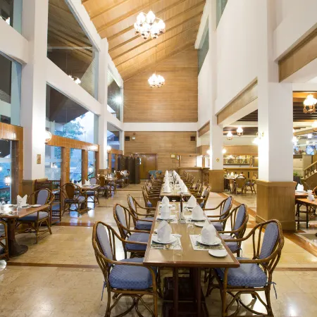 The Imperial Mae Hong Son Resort Отели рядом с достопримечательностью «Храм Чонг Кум»