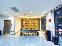 Huayi Select Hotel (Xihua Qinghua Road Branch)