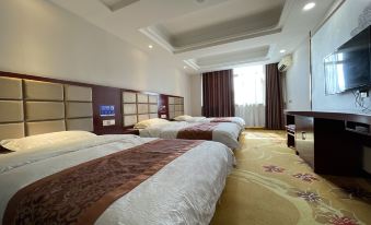 Colorful Danxia Tianyuan Hotel (Linze Railway Station)