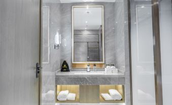 Xinyang Xixian Shi Financial International Hotel