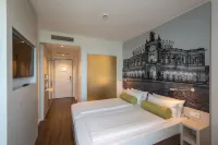 Super 8 by Wyndham Dresden Các khách sạn gần The world of the GDR