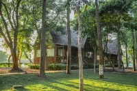 Daqian Swanlake Manor