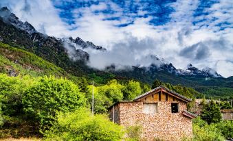 Tingfengboyuan Courtyard Green Forest Wild Luxury Holiday Homestay (Yulong Snow Mountain Branch)