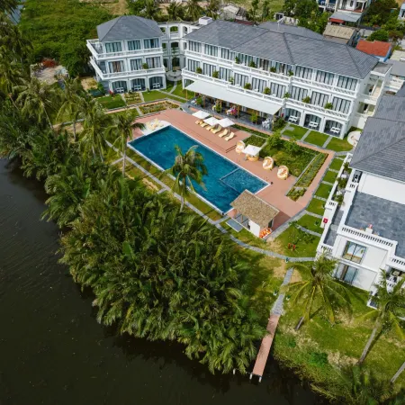 Moodhoian Riverside Resort & Spa