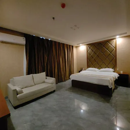 Xinyunding Business Hotel