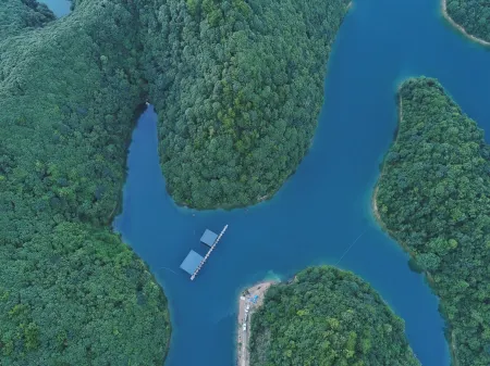 Lushan Xihai Golden Bay Farm Stay Отели рядом с достопримечательностью «Lushan Xihai Lake Island Ecological Tourist Area»