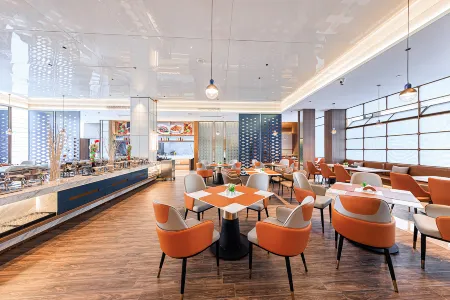 Wyndham Garden Wuhan West Отели рядом с достопримечательностью «Zhuyehai Park»