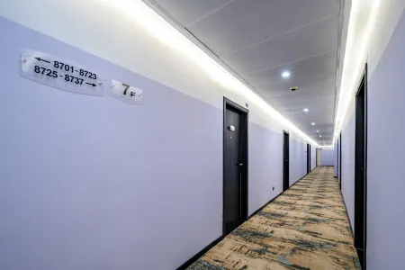 난 펑 윤 준 (샤먼 대학교 쌍둥이 타워)