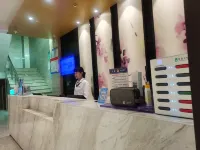 Lavande Hotels Changde Walking street Poetry Wall Store