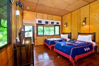 Hmong Hilltribe Lodge Hotels in Mae Rim