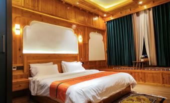 Kaiman Platinum Hotel (Xinduqiao Gongga Snow Mountain Viewpoint Branch)