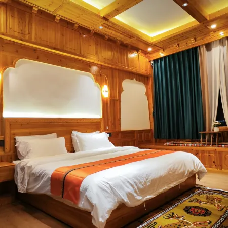 Kaiman Platinum Hotel (Xinduqiao Gongga Snow Mountain Viewpoint Branch)