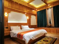 Kaiman Platinum Hotel (Xinduqiao Gongga Snow Mountain Viewpoint Branch)