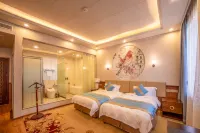 Ruoyu Resort Hotel (Tai'an Old Street Aegean Shopping Park)