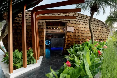 Wyndham Grand Nai Harn Beach Phuket Отели рядом с достопримечательностью «Local Dive Thailand»