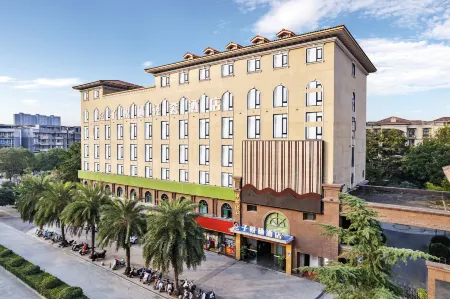 Ziyueqi Light Luxury Hotel (Meishan East Station Wanda Plaza)