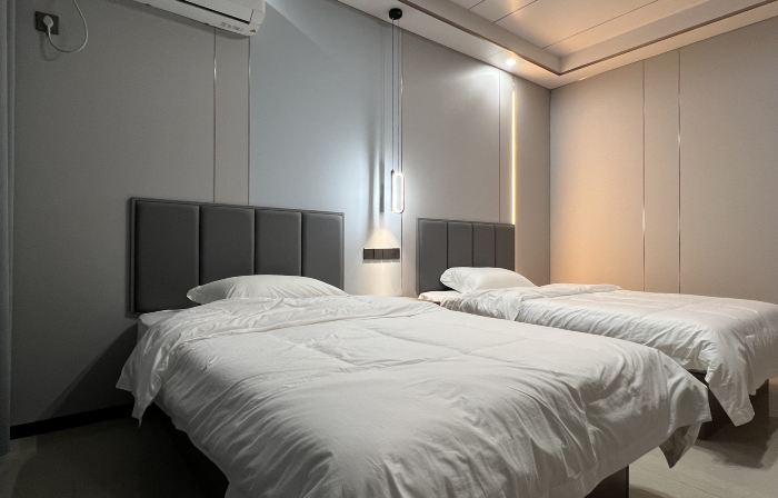 818 hotels
