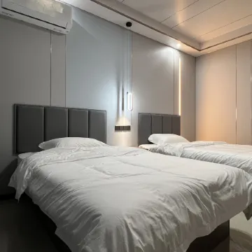 818 hotels