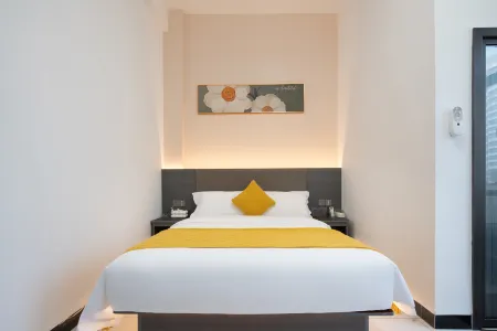 Yujian Shiguang Courtyard | The Beauty of The East Courtyard-style Homestay (Lingshui Perfume Bay) Отели рядом с достопримечательностью «Boundary Island»