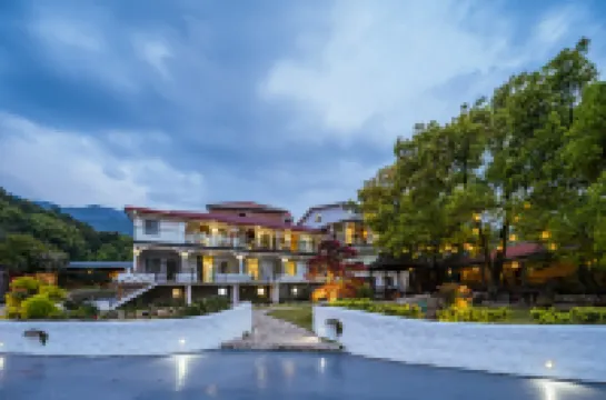 Floral Hotel· Jiujiang Lezhou Manor Homestay(Donglin Temple Branch of Lushan Cableway) Отели в г. 