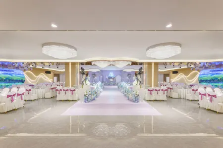 Kuqa Chaoshi Wanhua International Hotel Отели рядом с достопримечательностью «Qingchengqiang Site»