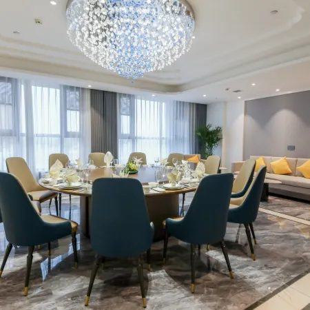 Qianyue Hotel (Qingyang Xifeng Airport Branch)