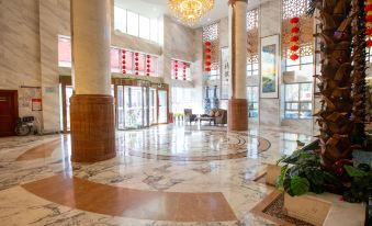 Baicheng Hexiang Hotel (Civic Plaza Haiming East Road Pedestrian Street Store)
